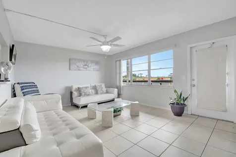 425 Southampton B West Palm Beach FL 33417