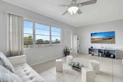 425 Southampton B West Palm Beach FL 33417
