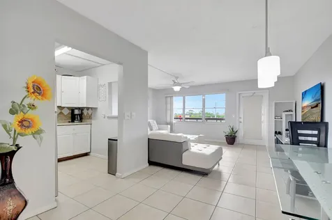 425 Southampton B West Palm Beach FL 33417