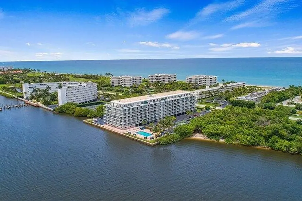 2560 S Ocean Boulevard Palm Beach FL 33480