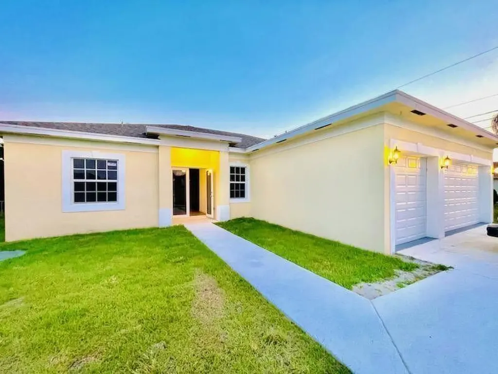 986 Sw College Park Road Port Saint Lucie FL 34953