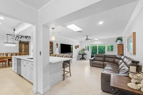 1041 Sw 7th Street Boca Raton FL 33486