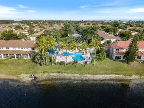 6798 Via Regina Boca Raton FL 33433