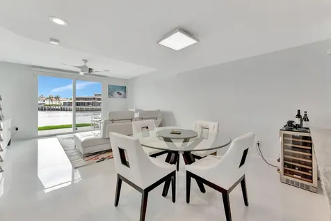 894 E Jeffery Street Boca Raton FL 33487