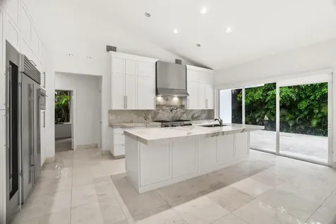 910 Parkside Circle Boca Raton FL 33486