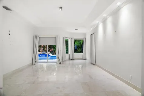 910 Parkside Circle Boca Raton FL 33486