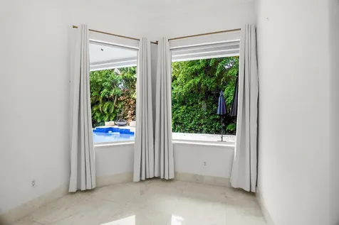 910 Parkside Circle Boca Raton FL 33486
