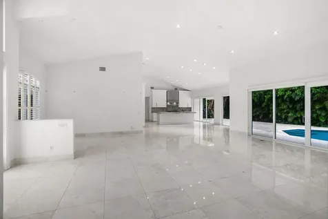 910 Parkside Circle Boca Raton FL 33486