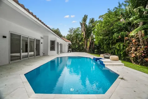 910 Parkside Circle Boca Raton FL 33486
