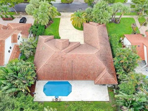 910 Parkside Circle Boca Raton FL 33486