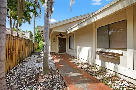 7576 E Sierra Terrace Boca Raton FL 33433