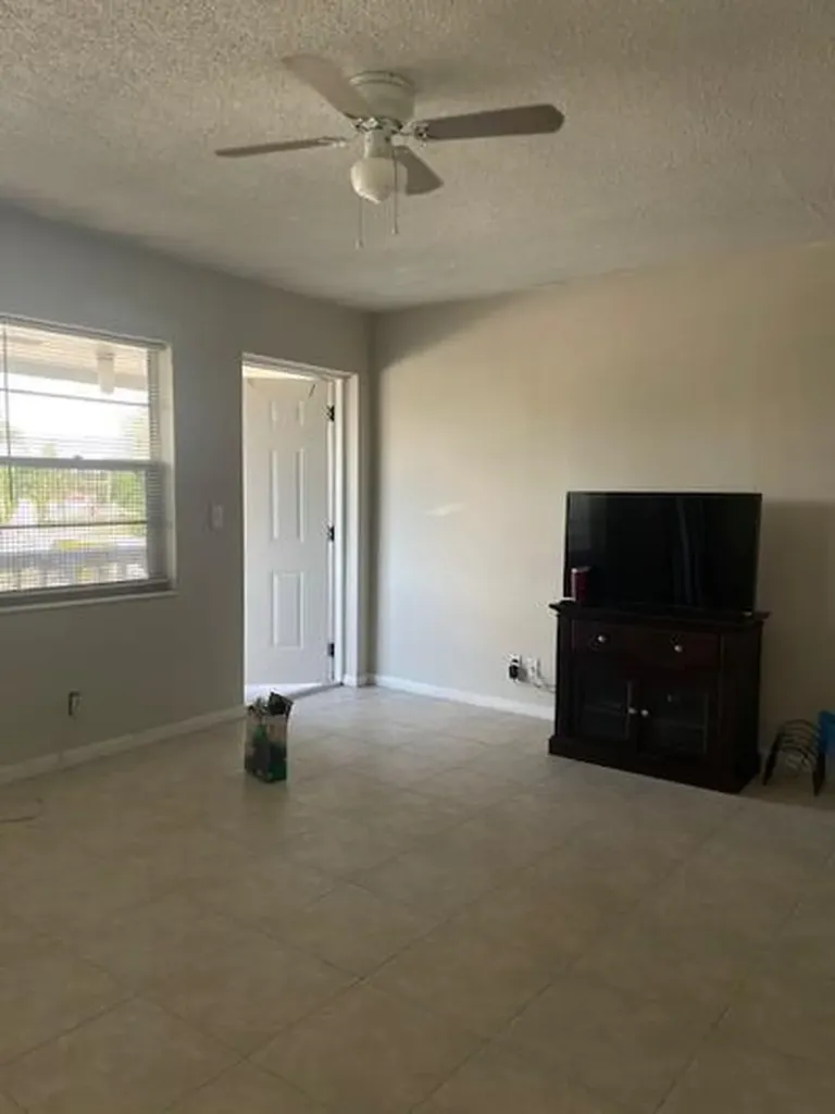 37 Kingswood B West Palm Beach FL 33417