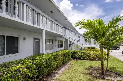 81 Farnham D Deerfield Beach FL 33442