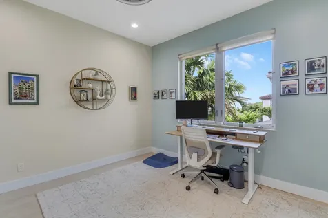 5021 Grandiflora Road Palm Beach Gardens FL 33418