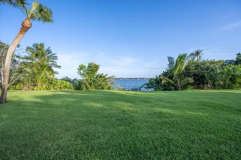 49 W High Point Road Sewalls Point FL 34996