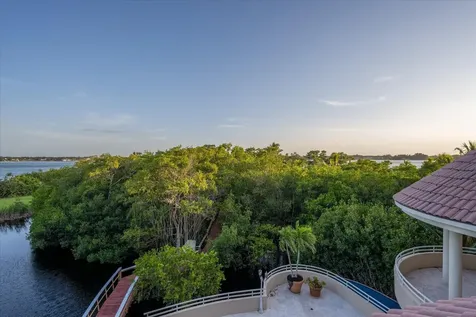 49 W High Point Road Sewalls Point FL 34996