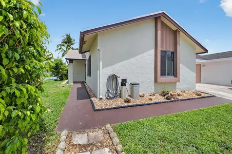 9667 Sunny Isle Circle Boca Raton FL 33428
