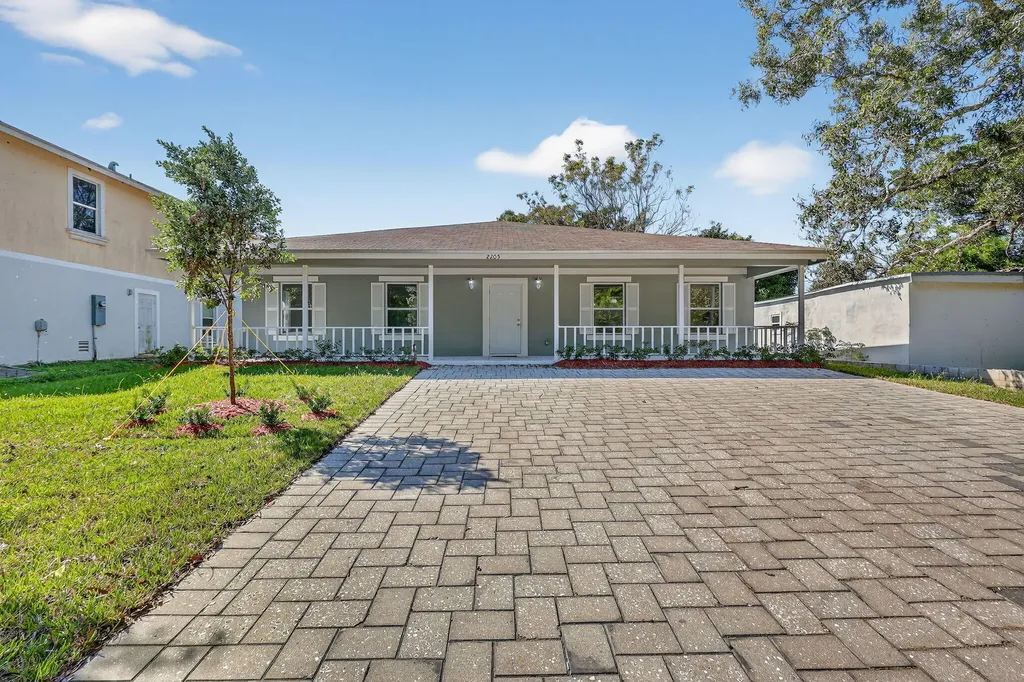 2205 S 33rd S Street Fort Pierce FL 34947