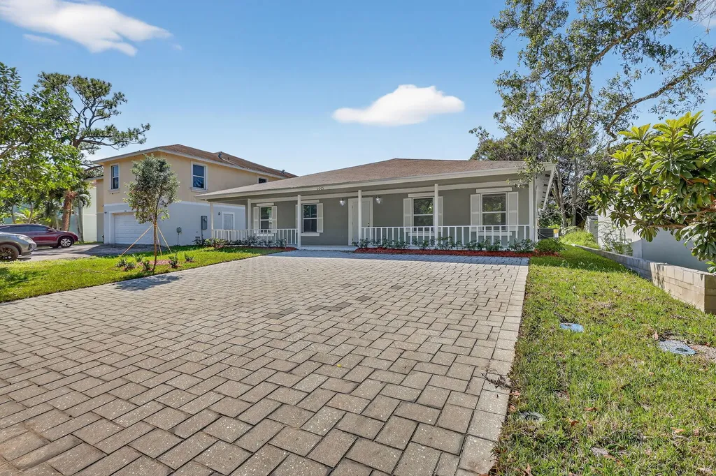2206 S 34th Street Fort Pierce FL 34947