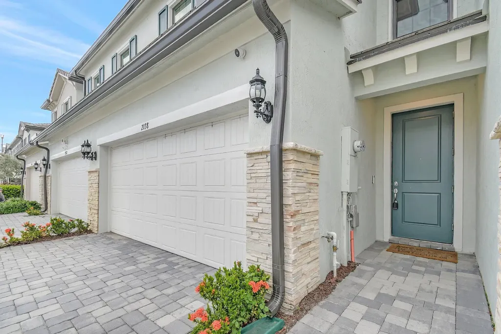 2138 Appleton Circle Oakland Park FL 33309
