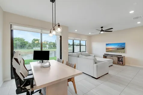 2138 Appleton Circle Oakland Park FL 33309