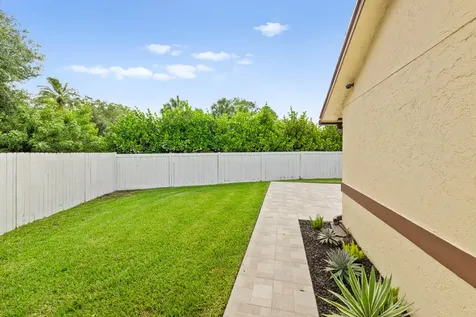 1672 Hawthorne Place Wellington FL 33414