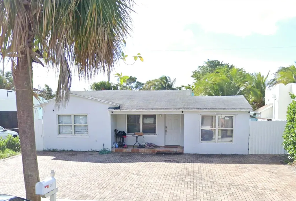 518 El Prado West Palm Beach FL 33405