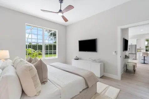 1082 Bedford Avenue Palm Beach Gardens FL 33403