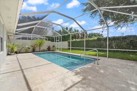 1082 Bedford Avenue Palm Beach Gardens FL 33403