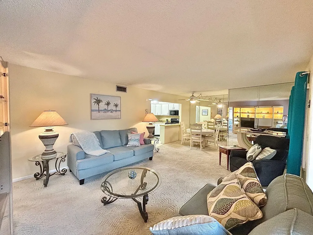 141 Lake Pine Circle Greenacres FL 33463