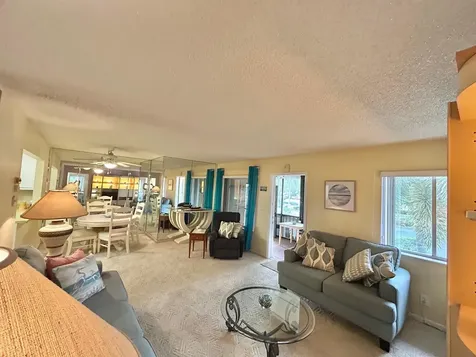 141 Lake Pine Circle Greenacres FL 33463