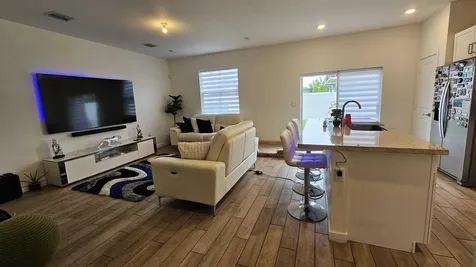 1677 Se 8th Avenue Homestead FL 33034