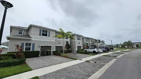 1677 Se 8th Avenue Homestead FL 33034