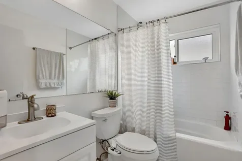 4902 Nw 27 Way Tamarac FL 33309