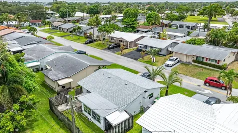 4902 Nw 27 Way Tamarac FL 33309
