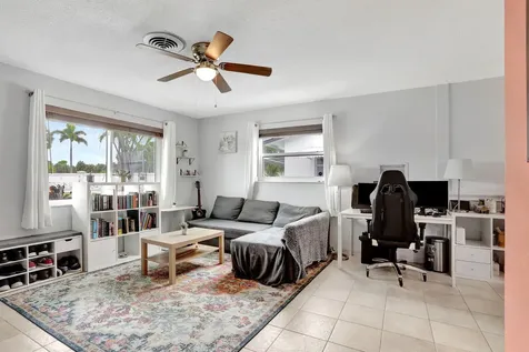 4902 Nw 27 Way Tamarac FL 33309