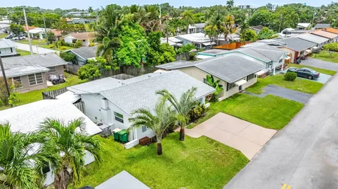 4902 Nw 27 Way Tamarac FL 33309