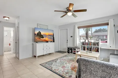 4902 Nw 27 Way Tamarac FL 33309