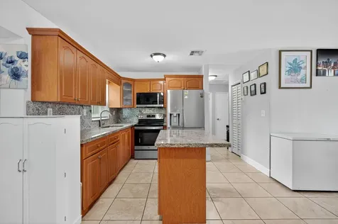 2341 Nw 12th Court Pompano Beach FL 33069