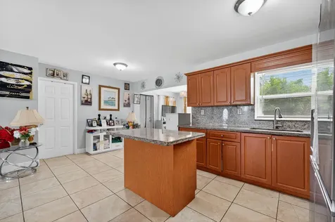 2341 Nw 12th Court Pompano Beach FL 33069