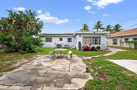 2341 Nw 12th Court Pompano Beach FL 33069