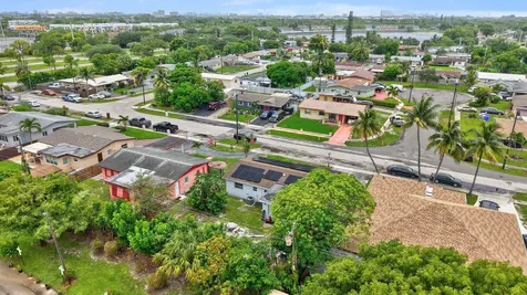 2341 Nw 12th Court Pompano Beach FL 33069