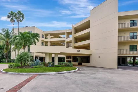 221 NE Plantation Road Stuart FL 34996