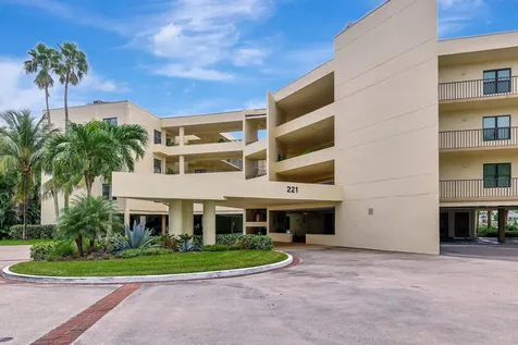 221 NE Plantation Road Stuart FL 34996