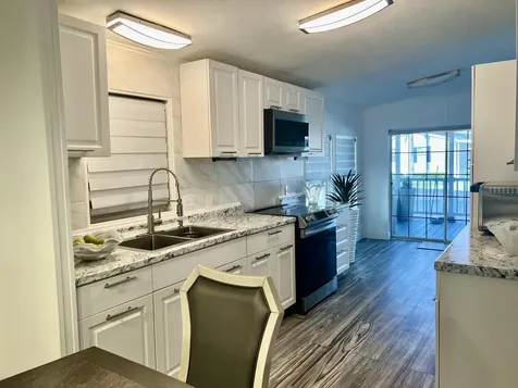 6940 Nw 44th Avenue Coconut Creek FL 33073