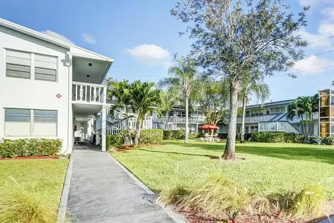 350 Farnham Q Deerfield Beach FL 33442