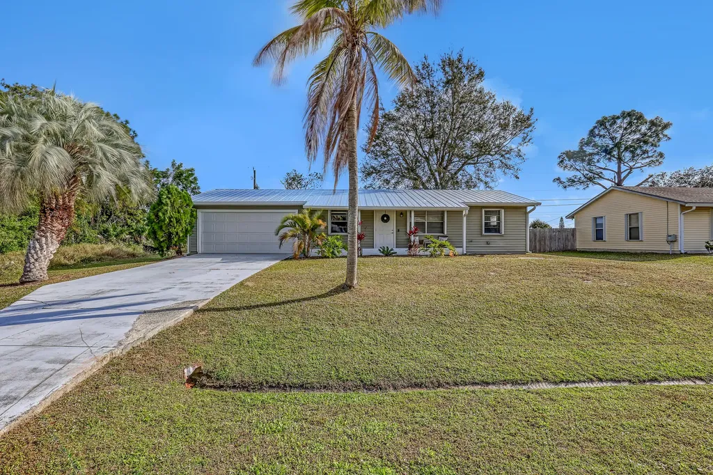 1925 Sw Idaho Lane Port Saint Lucie FL 34984