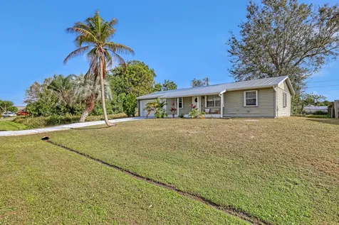 1925 Sw Idaho Lane Port Saint Lucie FL 34984