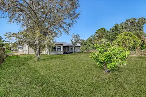 1925 Sw Idaho Lane Port Saint Lucie FL 34984