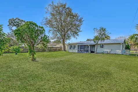 1925 Sw Idaho Lane Port Saint Lucie FL 34984